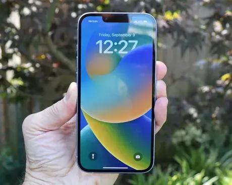 Apple может существенно изменить дизайн iPhone SE 4