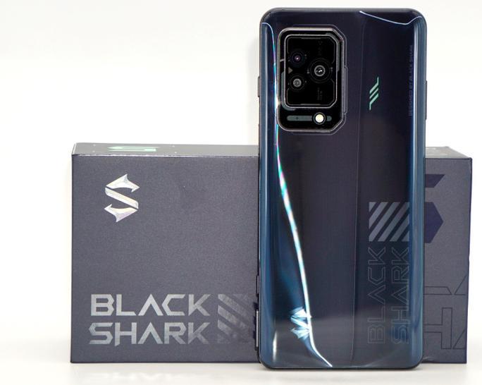 Обзор Black Shark 5: флагманский смартфон игровой линейки Xiaomi (Hyper Charge 120 Вт, 144 Гц, аппаратные триггеры)