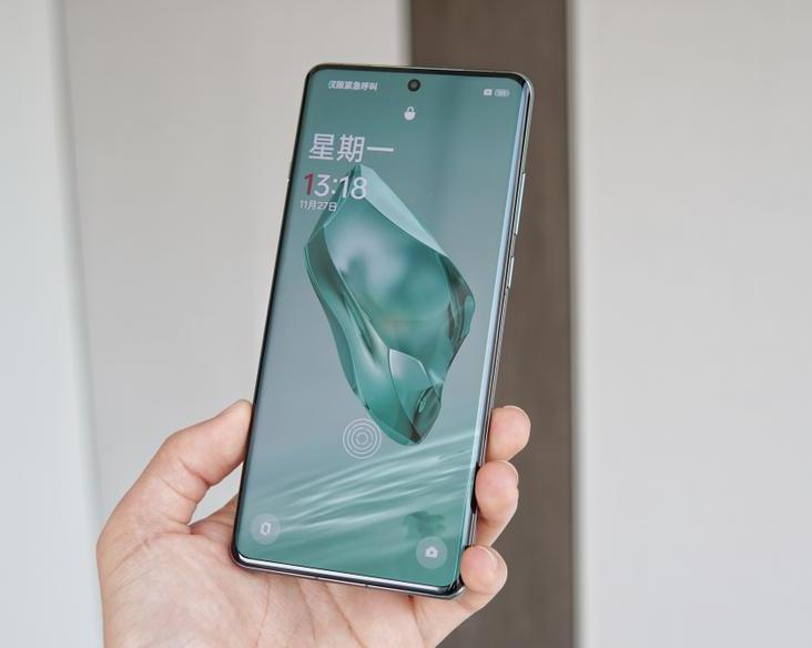 Благодаря высококлассным характеристикам OnePlus 12 считается убийцей флагманов