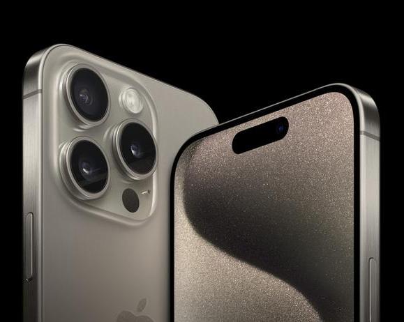 Аналитики выяснили, что в марте дорогой iPhone 15 Pro Max оказался популярнее более доступного iPhone 15 Plus