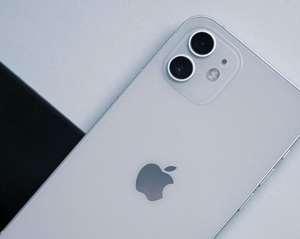 Apple официально сняла с производства три модели iPhone