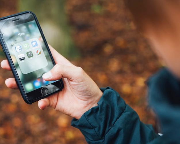 Apple упрощает выбор приложений: новая функция AI для резюмирования отзывов