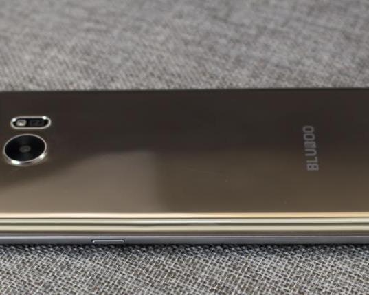 Обзор Bluboo Edge. Изогнутый дисплей, сияющий металлический задник. Когда имидж — все